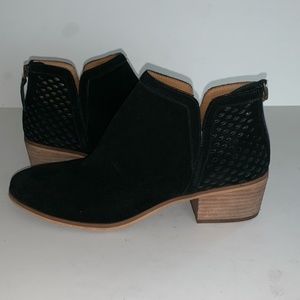 SUSINA suede booties